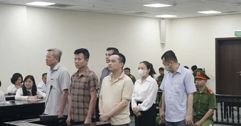 Cựu giám đốc khai nằm viện chờ mổ vẫn bị sếp gọi đem tiền ra Hà Nội 'chi ngoại giao'