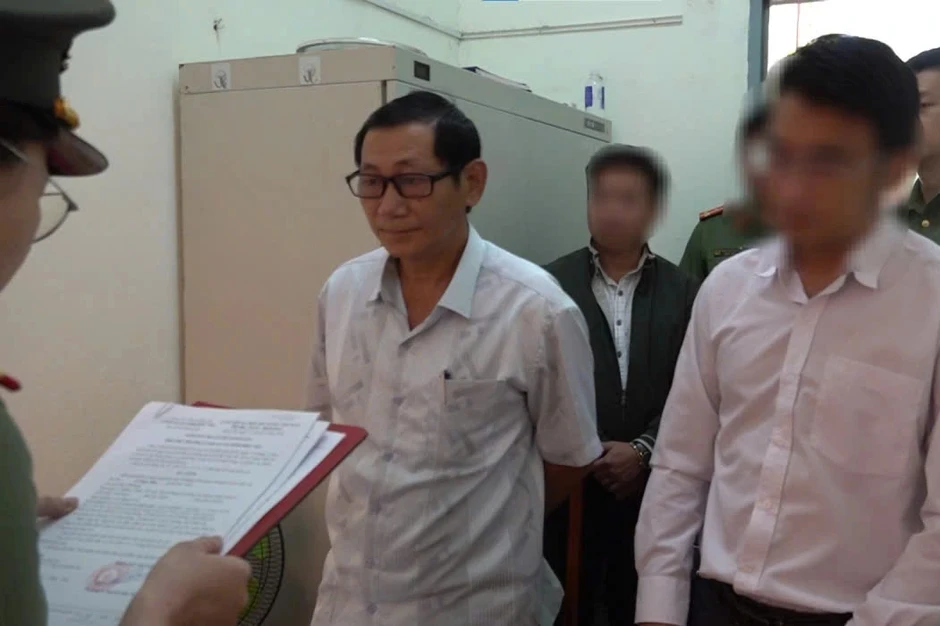 Cựu giám đốc trung tâm giáo dục thường xuyên bị bắt Cựu giám đốc trung tâm giáo dục thường xuyên bị bắt