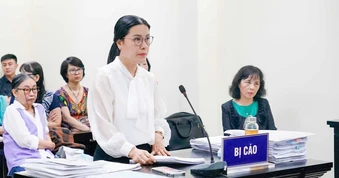 Cựu hiệu trưởng hầu tòa với cáo buộc sai phạm thu tiền dạy thêm