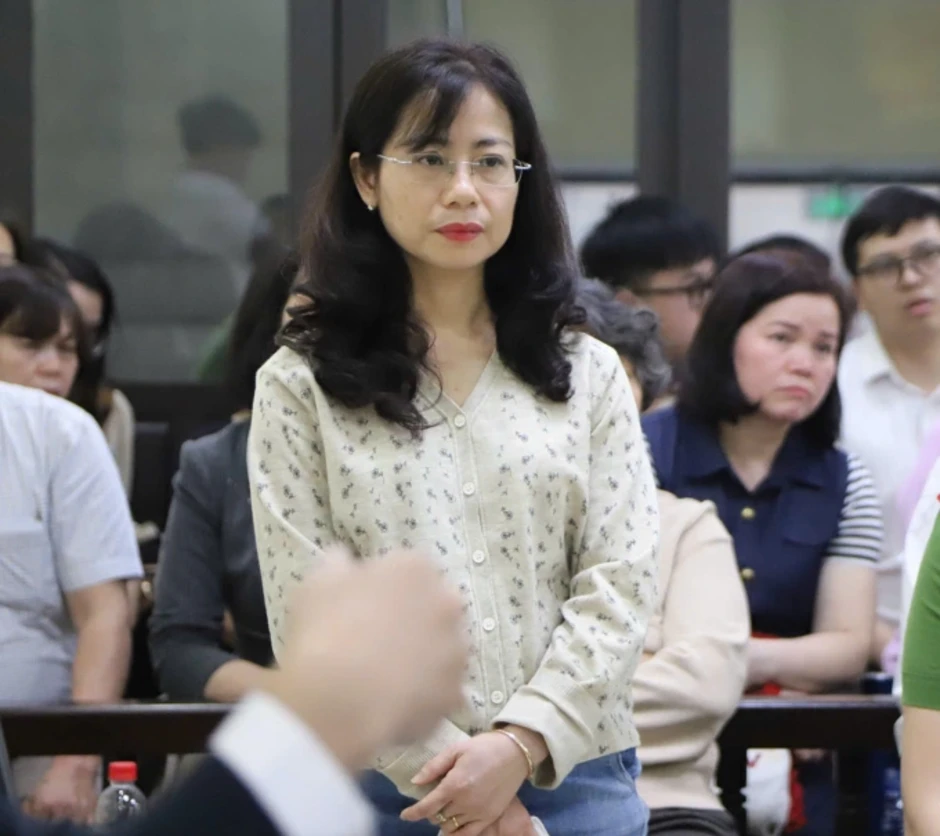 Cựu hiệu trưởng ở Hà Nội bị tuyên 3 năm tù do thu sai một tỷ đồng dạy thêm Cựu hiệu trưởng ở Hà Nội bị tuyên 3 năm tù do thu sai một tỷ đồng dạy thêm