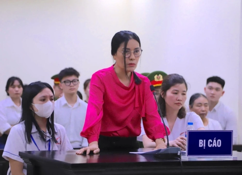 Cựu hiệu trưởng ở Hà Nội bị tuyên 3 năm tù do thu sai một tỷ đồng dạy thêm Cựu hiệu trưởng ở Hà Nội bị tuyên 3 năm tù do thu sai một tỷ đồng dạy thêm