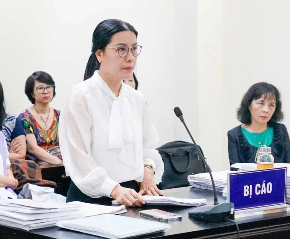Cựu hiệu trưởng ở Hà Nội ra tòa trong vụ thu tiền học thêm sai quy định Cựu hiệu trưởng ở Hà Nội ra tòa trong vụ thu tiền học thêm sai quy định