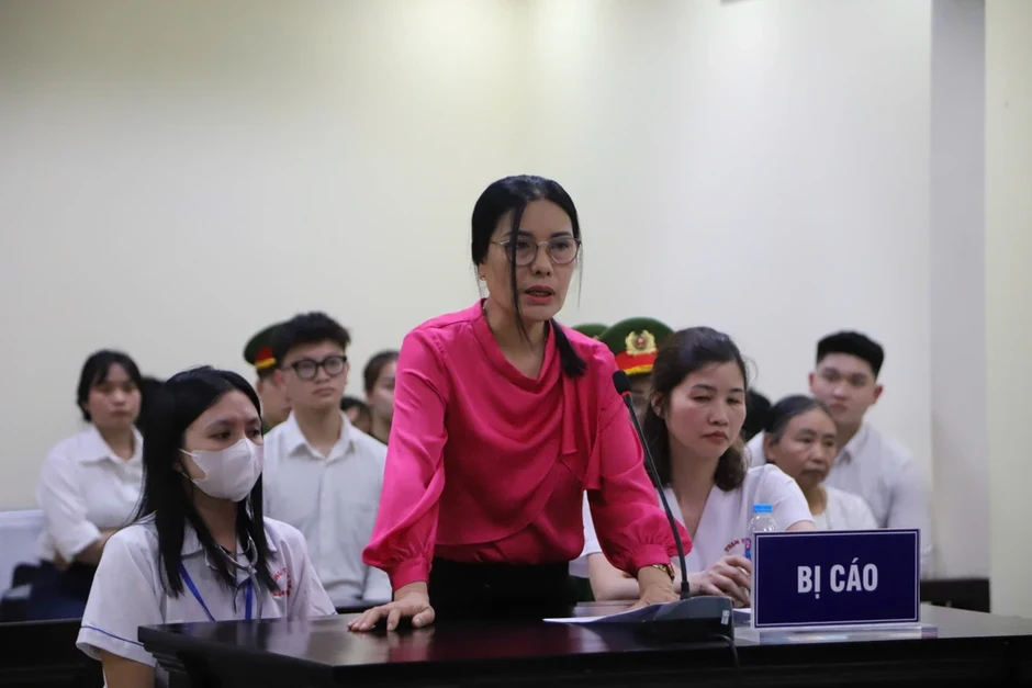 Cựu hiệu trưởng sai phạm dạy thêm bị tuyên phạt 3 năm tù Cựu hiệu trưởng sai phạm dạy thêm bị tuyên phạt 3 năm tù