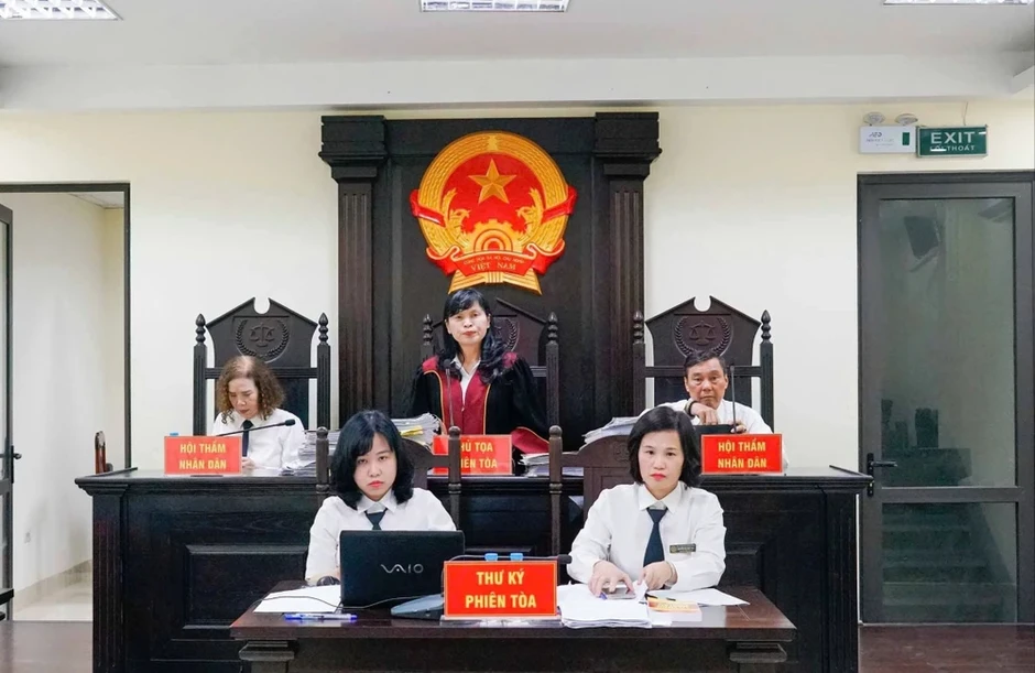 Cựu hiệu trưởng sai phạm dạy thêm bị tuyên phạt 3 năm tù Cựu hiệu trưởng sai phạm dạy thêm bị tuyên phạt 3 năm tù