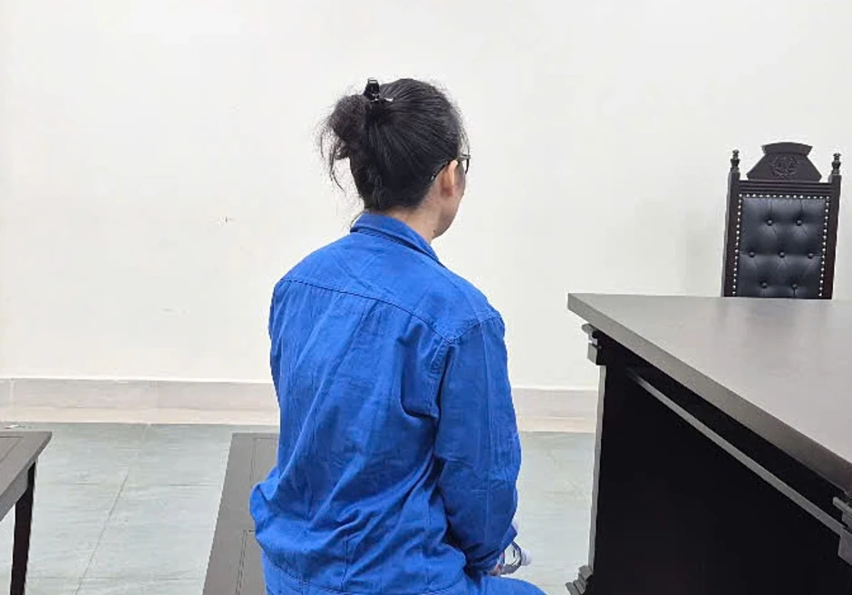 Cựu kế toán phường ở Hà Nội dùng sổ đỏ giả lừa tiền người nhà