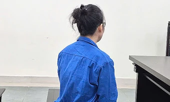 Cựu kế toán phường ở Hà Nội dùng sổ đỏ giả lừa tiền người nhà