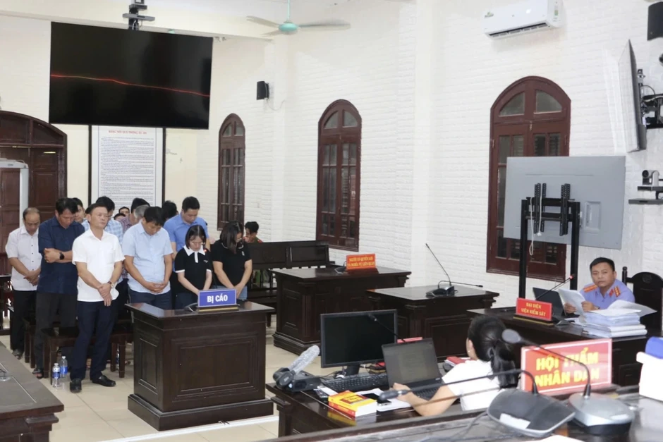 Cựu phó chủ tịch huyện cùng 11 thuộc cấp bị phạt tù liên quan đến đất đai Cựu phó chủ tịch huyện cùng 11 thuộc cấp bị phạt tù liên quan đến đất đai