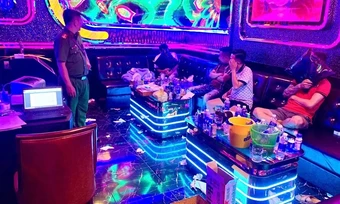 Cựu phó chủ tịch phường dùng ma túy với hai nữ tiếp viên trong nhà nghỉ