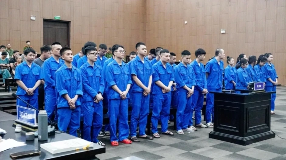 Cựu phó chủ tịch phường lĩnh 7 năm tù khi dùng ma túy với hai tiếp viên nữ Cựu phó chủ tịch phường lĩnh 7 năm tù khi dùng ma túy với hai tiếp viên nữ