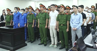 Cựu Phó phòng cảnh sát lừa đảo "chạy án" cho doanh nghiệp sữa giả