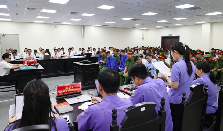 Cựu Phó phòng hình sự lừa tiền 'chạy tội' cho công ty sữa giả bị đề nghị 12-13 năm tù Cựu Phó phòng hình sự lừa tiền 'chạy tội' cho công ty sữa giả bị đề nghị 12-13 năm tù