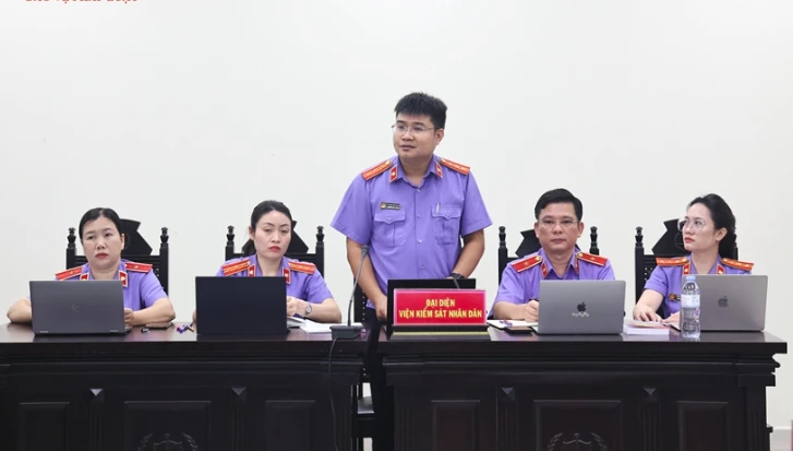 Cựu Phó phòng hình sự lừa tiền 'chạy tội' cho công ty sữa giả bị đề nghị 12-13 năm tù Cựu Phó phòng hình sự lừa tiền 'chạy tội' cho công ty sữa giả bị đề nghị 12-13 năm tù