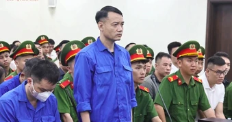 Cựu Phó phòng hình sự lừa tiền 'chạy tội' cho công ty sữa giả bị đề nghị 12-13 năm tù