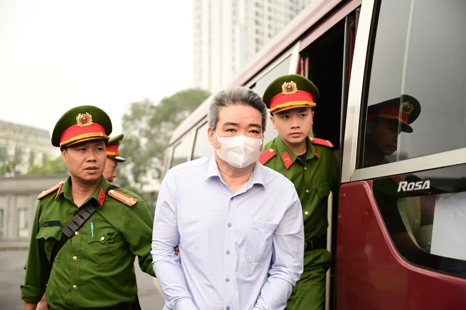 Cựu Thứ trưởng Bộ NN-PTNT Hoàng Văn Thắng và đồng phạm hầu tòa Cựu Thứ trưởng Bộ NN-PTNT Hoàng Văn Thắng và đồng phạm hầu tòa