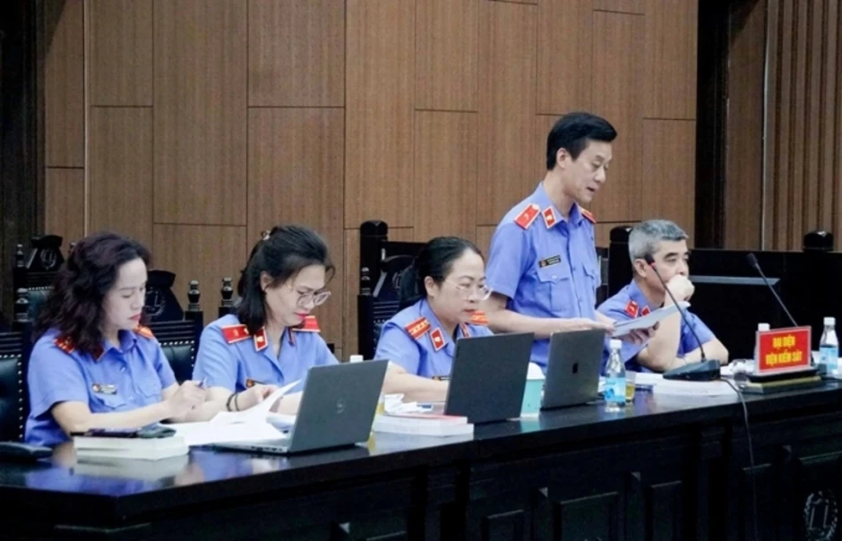 Cựu thứ trưởng: Hối hận vì nhận tiền 'trong giây phút không chín chắn' Cựu thứ trưởng: Hối hận vì nhận tiền 'trong giây phút không chín chắn'