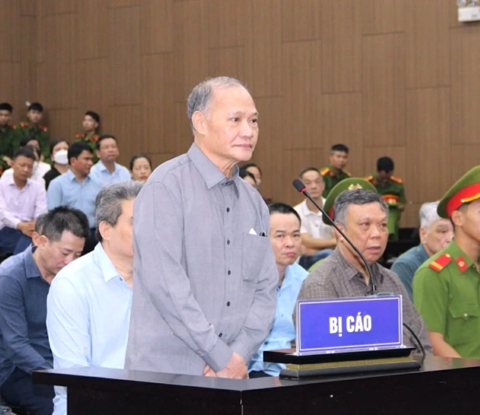 Cựu thứ trưởng nông nghiệp bị đề nghị 4-5 năm tù vì nhận 4,5 tỷ đồng Cựu thứ trưởng nông nghiệp bị đề nghị 4-5 năm tù vì nhận 4,5 tỷ đồng