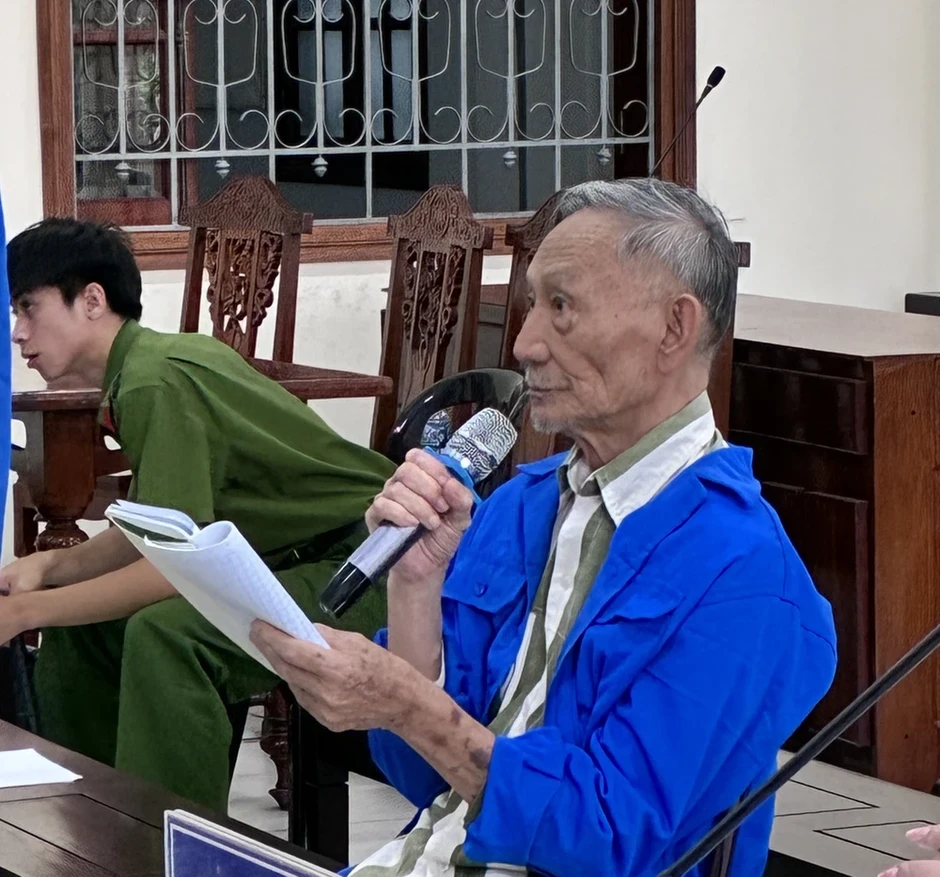 Cựu tổng giám đốc đang chấp hành án chung thân lại hầu tòa ở Cần Thơ Cựu tổng giám đốc đang chấp hành án chung thân lại hầu tòa ở Cần Thơ