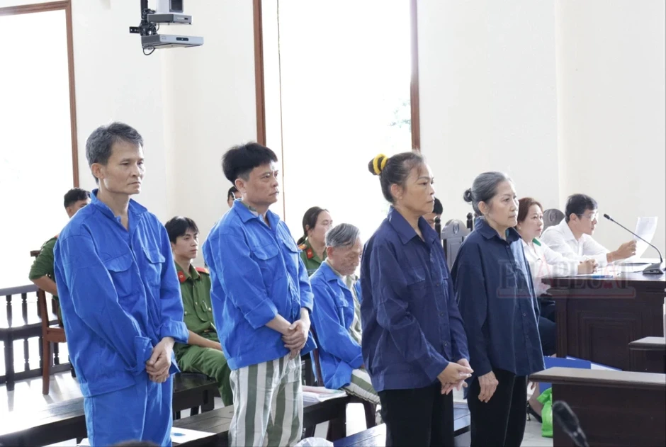 Cựu tổng giám đốc đang chấp hành án chung thân lại hầu tòa ở Cần Thơ Cựu tổng giám đốc đang chấp hành án chung thân lại hầu tòa ở Cần Thơ