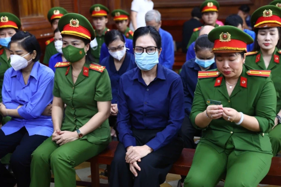 Cựu Tổng giám đốc SJC nói 'tòa buộc nộp lại 10.800 lượng vàng là chưa đúng' Cựu Tổng giám đốc SJC nói 'tòa buộc nộp lại 10.800 lượng vàng là chưa đúng'