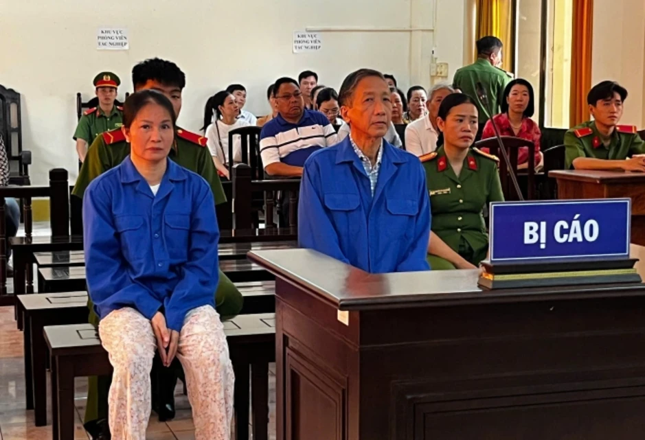 Cựu trưởng Công an Phú Quốc phủ nhận cùng 'em gái nuôi' lừa đảo Cựu trưởng Công an Phú Quốc phủ nhận cùng 'em gái nuôi' lừa đảo