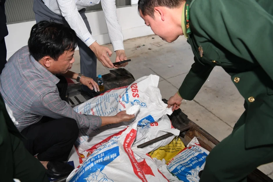 Cựu Trưởng khoa Dược tham gia đường dây buôn lậu 50,7 tấn caffeine Cựu Trưởng khoa Dược tham gia đường dây buôn lậu 50,7 tấn caffeine