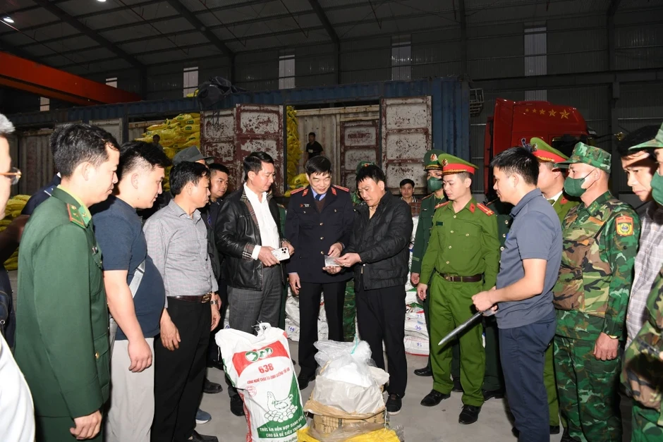 Cựu Trưởng khoa Dược tham gia đường dây buôn lậu 50,7 tấn caffeine Cựu Trưởng khoa Dược tham gia đường dây buôn lậu 50,7 tấn caffeine