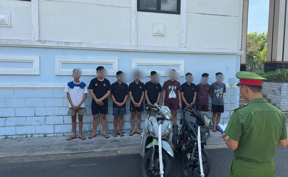 Đà Nẵng: Bắt nhóm dàn cảnh đánh nhau, dùng kiếm cướp xe máy Đà Nẵng: Bắt nhóm dàn cảnh đánh nhau, dùng kiếm cướp xe máy