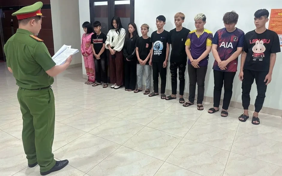 Đà Nẵng: Khởi tố 10 thanh thiếu niên gây rối trật tự công cộng trên đường 2/9 Đà Nẵng: Khởi tố 10 thanh thiếu niên gây rối trật tự công cộng trên đường 2/9