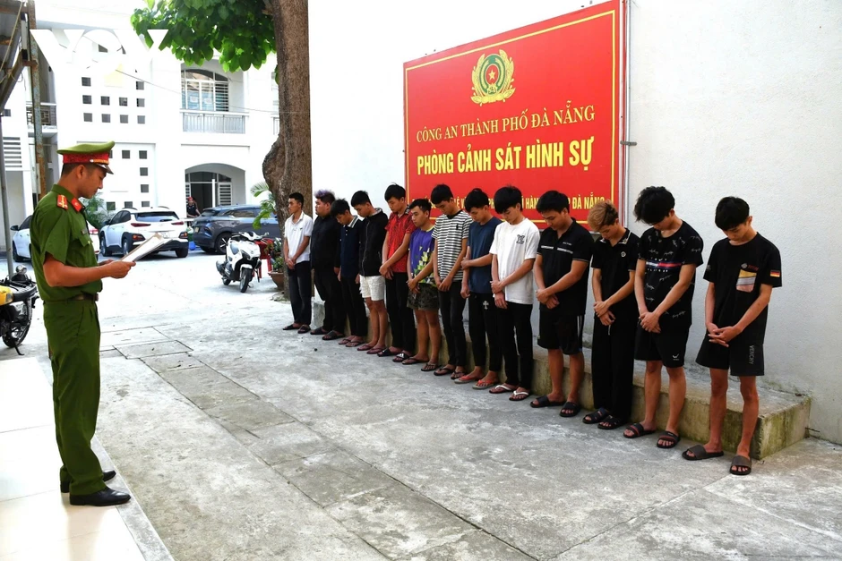 Đà Nẵng khởi tố 9 đối tượng gây rối trật tự công cộng trên đường 2 Tháng 9 Đà Nẵng khởi tố 9 đối tượng gây rối trật tự công cộng trên đường 2 Tháng 9