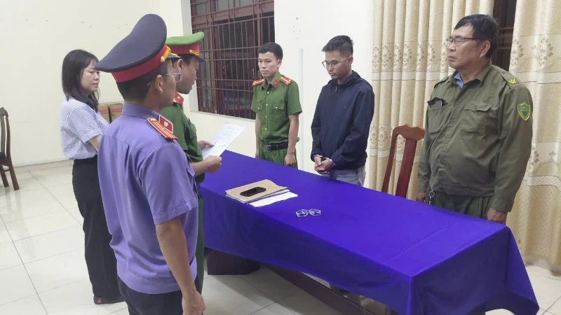 Đà Nẵng khởi tố, bắt tạm giam đối tượng vi phạm phòng cháy, chữa cháy gây ra vụ cháy ô-tô làm 2 người tử vong Đà Nẵng khởi tố, bắt tạm giam đối tượng vi phạm phòng cháy, chữa cháy gây ra vụ cháy ô-tô làm 2 người tử vong