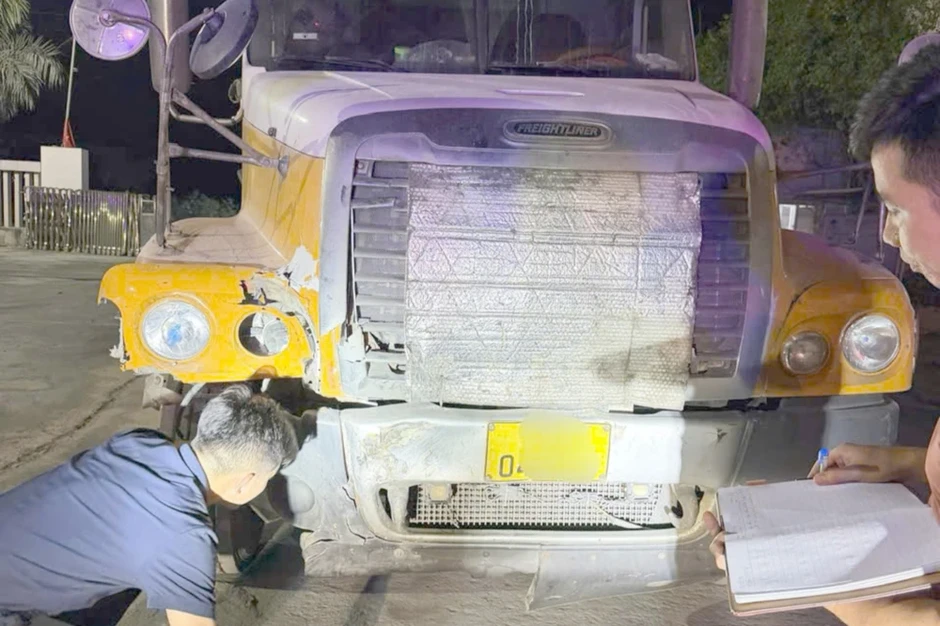 Đã tìm ra tài xế ô tô gây tai nạn làm 1 phụ nữ tử vong rồi chạy 150km trốn Đã tìm ra tài xế ô tô gây tai nạn làm 1 phụ nữ tử vong rồi chạy 150km trốn