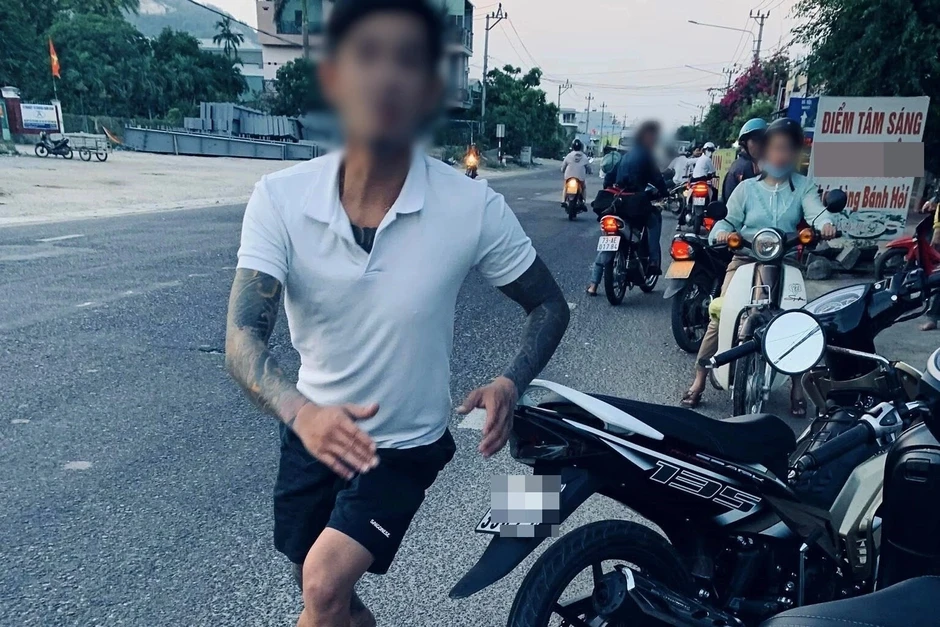 Đã xác định được gã đàn ông xăm trổ, hành hung phụ nữ trên đường Đã xác định được gã đàn ông xăm trổ, hành hung phụ nữ trên đường