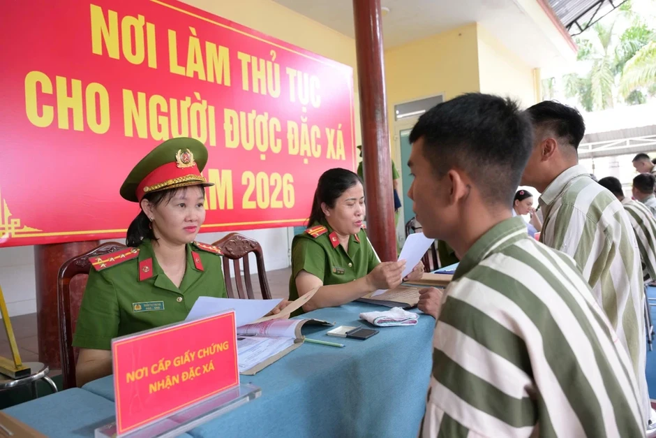 Đặc xá cho 169 phạm nhân tại Trại giam Long Hòa ở Tây Ninh Đặc xá cho 169 phạm nhân tại Trại giam Long Hòa ở Tây Ninh