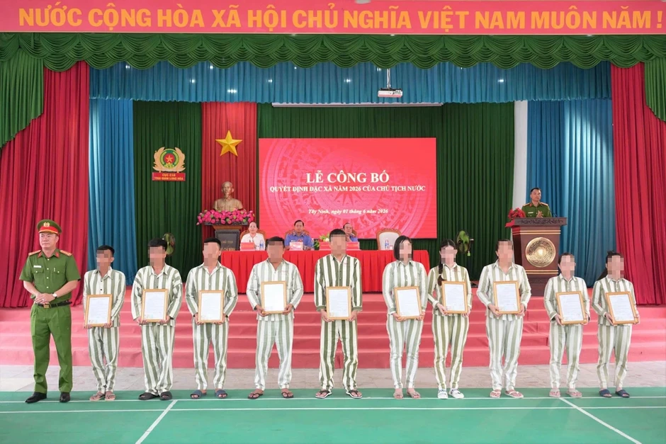 Đặc xá cho 169 phạm nhân tại Trại giam Long Hòa ở Tây Ninh Đặc xá cho 169 phạm nhân tại Trại giam Long Hòa ở Tây Ninh