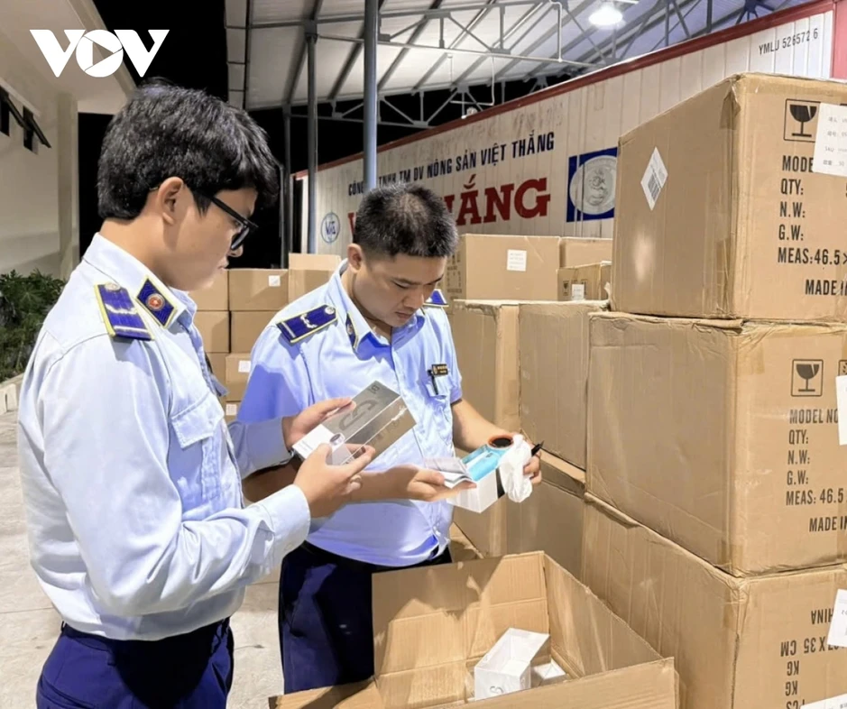 Đắk Lắk xử phạt 340 triệu đồng đối với 5 cá nhân, tổ chức buôn bán hàng lậu Đắk Lắk xử phạt 340 triệu đồng đối với 5 cá nhân, tổ chức buôn bán hàng lậu