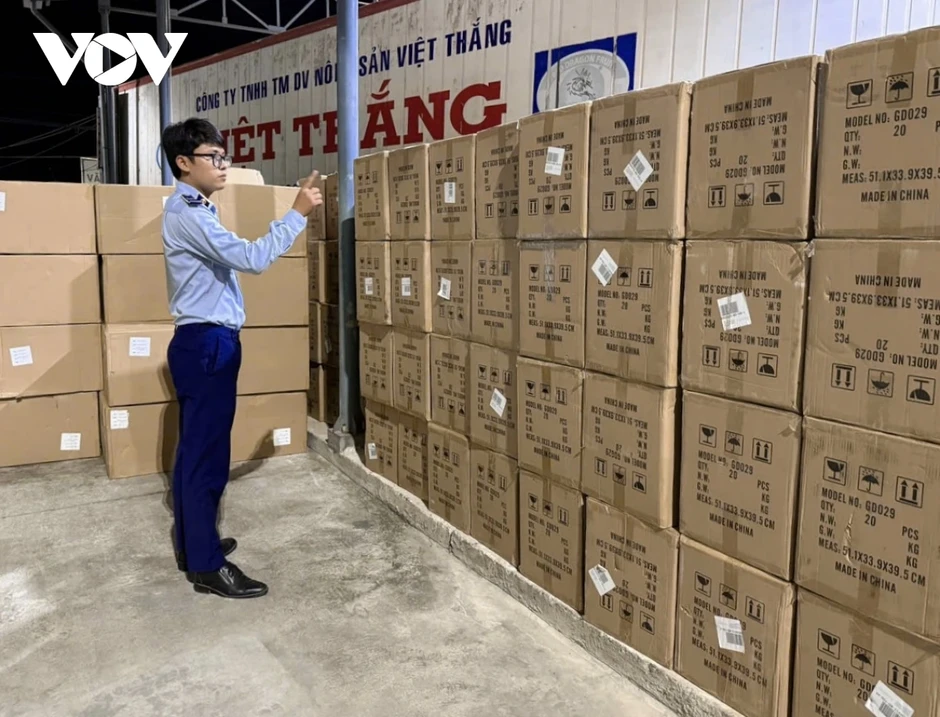 Đắk Lắk xử phạt 340 triệu đồng đối với 5 cá nhân, tổ chức buôn bán hàng lậu Đắk Lắk xử phạt 340 triệu đồng đối với 5 cá nhân, tổ chức buôn bán hàng lậu