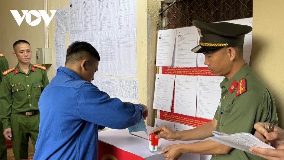 Đảm bảo quyền bầu cử của công dân tại trại tạm giam Đảm bảo quyền bầu cử của công dân tại trại tạm giam