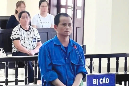 Đâm hàng xóm vì mâu thuẫn đất đai, người đàn ông ở Tây Ninh lĩnh 12 năm tù Đâm hàng xóm vì mâu thuẫn đất đai, người đàn ông ở Tây Ninh lĩnh 12 năm tù