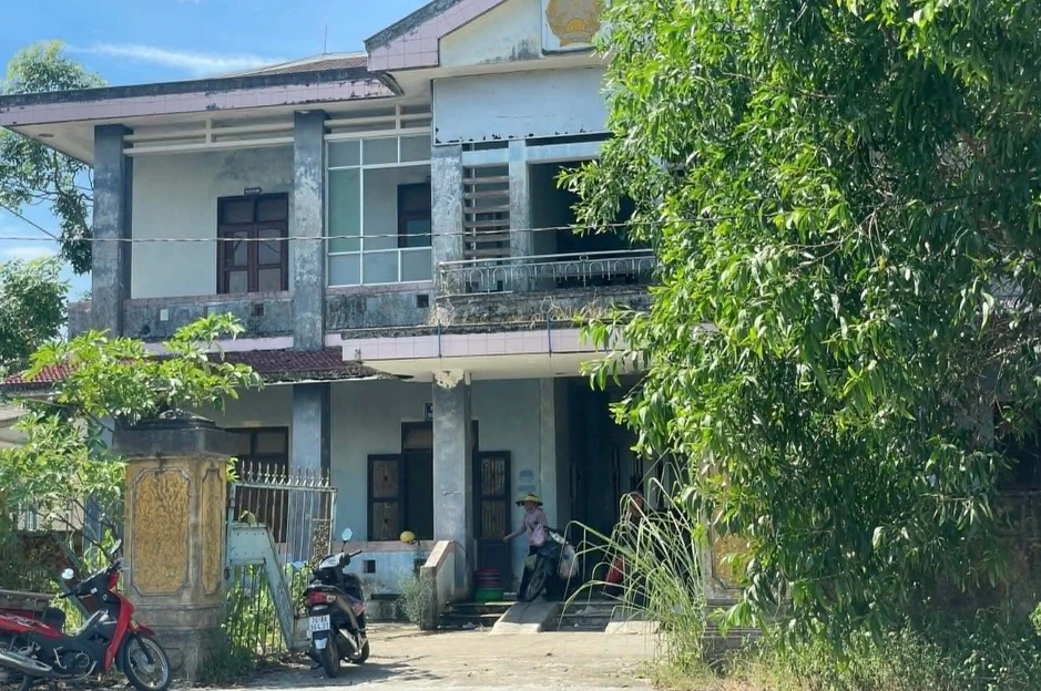 Đâm vợ cũ rồi tự sát bất thành, người đàn ông đi đầu thú Đâm vợ cũ rồi tự sát bất thành, người đàn ông đi đầu thú