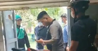 Dàn cảnh mua nhà, kéo người đến đuổi gia chủ
