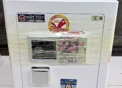 Dàn dựng kịch bản lừa bán thiên thạch giả với giá 11 tỷ đồng Dàn dựng kịch bản lừa bán thiên thạch giả với giá 11 tỷ đồng