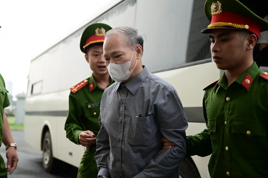 Dẫn giải cựu Thứ trưởng Hoàng Văn Thắng hầu tòa với cáo buộc nhận hối lộ
