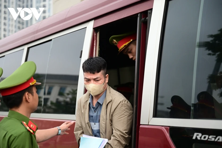 Dẫn giải cựu Thứ trưởng Hoàng Văn Thắng hầu tòa với cáo buộc nhận hối lộ