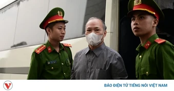 Dẫn giải cựu Thứ trưởng Hoàng Văn Thắng hầu tòa với cáo buộc nhận hối lộ