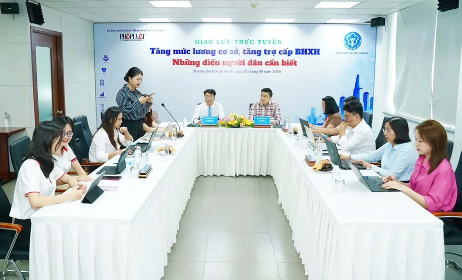 Đang giao lưu trực tuyến: Tăng mức lương cơ sở, quyền lợi BHXH thay đổi ra sao? Đang giao lưu trực tuyến: Tăng mức lương cơ sở, quyền lợi BHXH thay đổi ra sao?