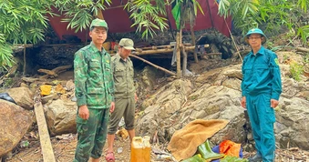 Đang lén lút giữa rừng, 7 người hốt hoảng bỏ chạy khi thấy lực lượng chức năng
