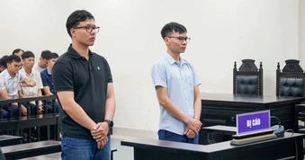 Đang xét xử 2 cựu cán bộ công an vụ cháy dãy trọ ở Hà Nội làm 15 người chết