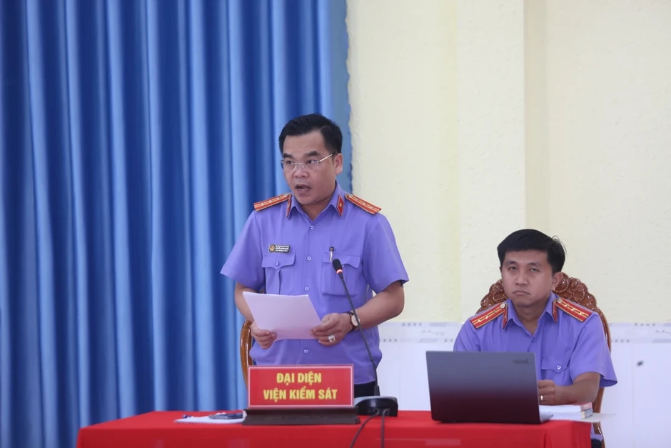 Đang xét xử kẻ bị cáo buộc sát hại 3 người trong gia đình người tình ở Tây Ninh Đang xét xử kẻ bị cáo buộc sát hại 3 người trong gia đình người tình ở Tây Ninh