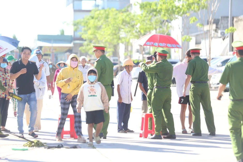 Đang xét xử kẻ bị cáo buộc sát hại 3 người trong gia đình người tình ở Tây Ninh Đang xét xử kẻ bị cáo buộc sát hại 3 người trong gia đình người tình ở Tây Ninh