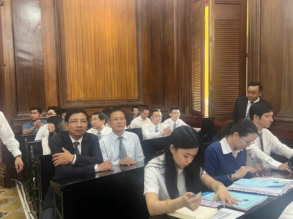 Đang xét xử nhiều cựu cán bộ ngân hàng trong vụ án liên quan đến bị cáo Hứa Xường Đang xét xử nhiều cựu cán bộ ngân hàng trong vụ án liên quan đến bị cáo Hứa Xường